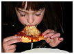 eating-pizza01_thm.jpg