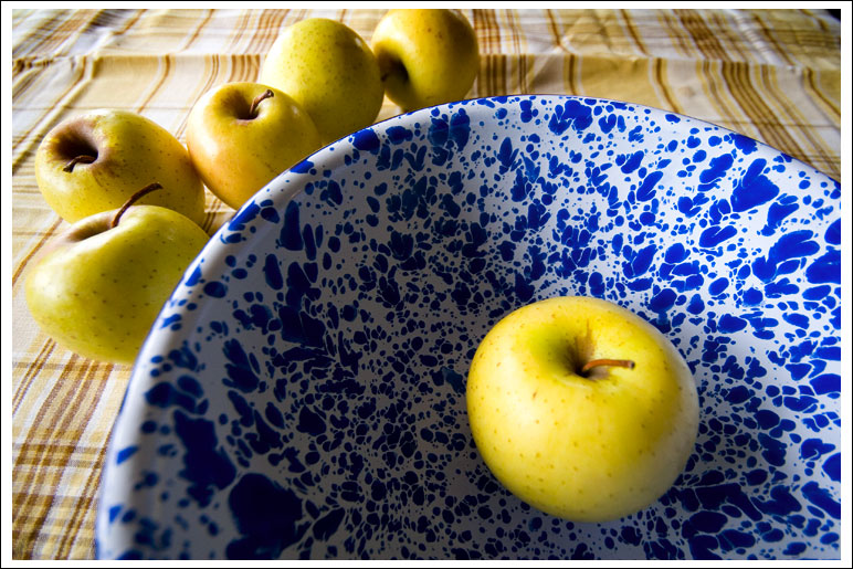 apples-in-blue-bowl19.jpg