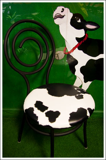 cow-cafe-chairs005.jpg