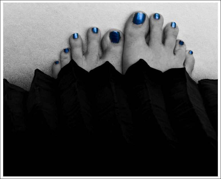 feet-and-skirt013.jpg