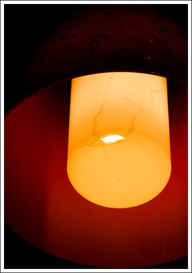 cracked-lamp002.jpg