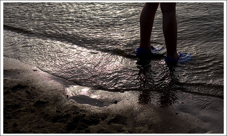 feet-at-beach004.jpg