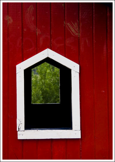 little-red-playhouse005.jpg