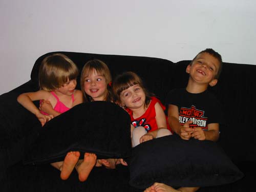 couchkids-02